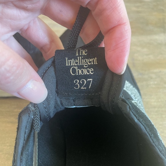 New Balance 327 - Women's 9.5 - Black and Sea Salt - Picture 4 of 8